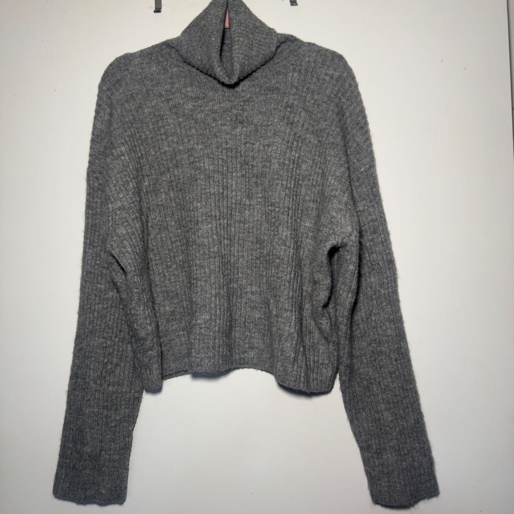 H&M Gray Ribbed Turtleneck Sweater | Relaxed Wool Knit | Size Small